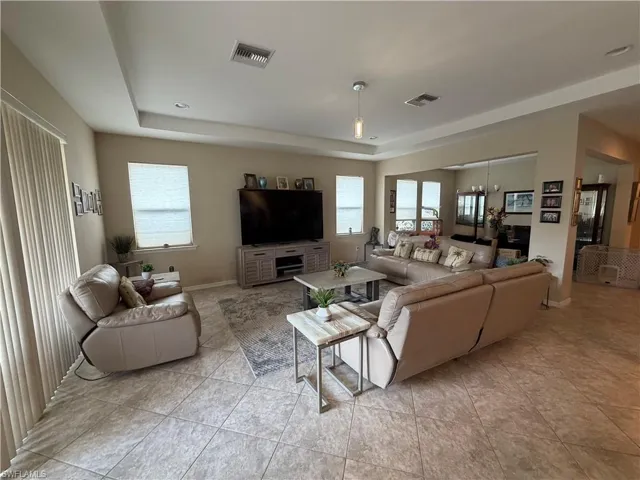 3115 Amadora Cir, Cape Coral, Florida 33909