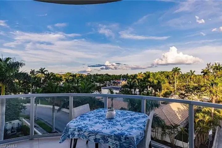3000  Oasis Grand  BLVD, Fort Myers, FL 33916