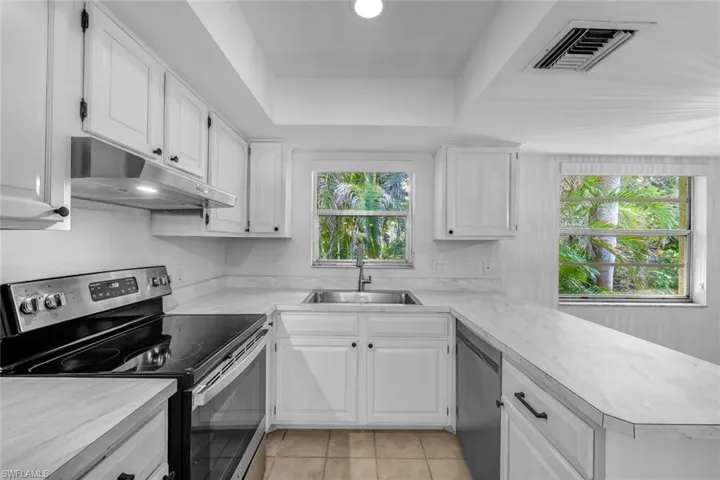 3200 Binnacle Dr B4, Naples, Florida 34103