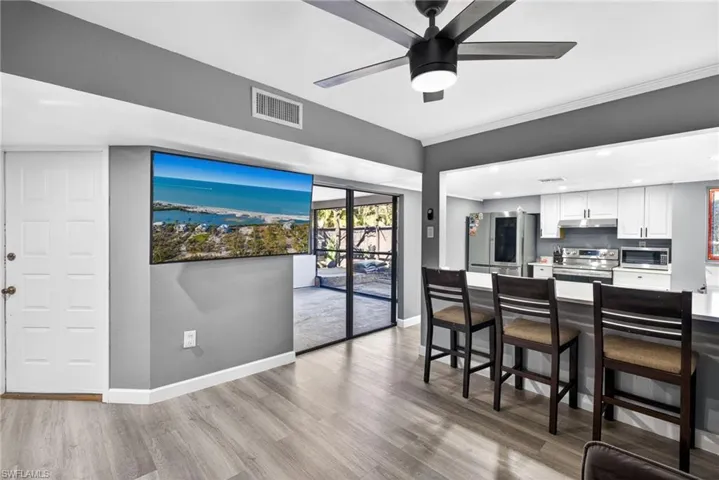 Dining space with light wood-style flooring, ceiling fan, recessed lighting, and crown molding