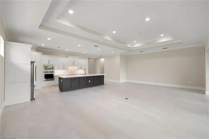 Spacious room to entertain in style!