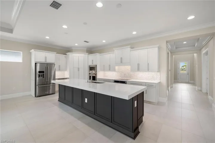 Brand foyer entrance into the kitchen
