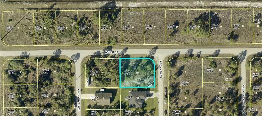 900  Gunby S AVE, Lehigh Acres, FL 33974