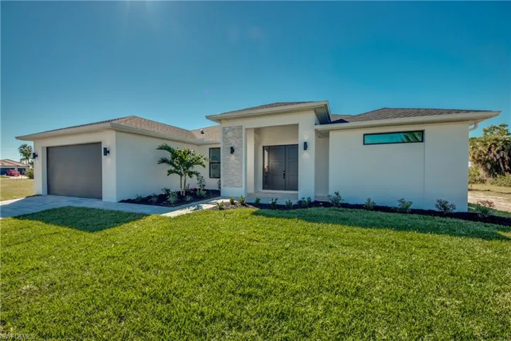 900  Gunby S AVE, Lehigh Acres, FL 33974