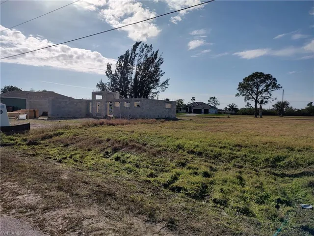View of yard with a rural view