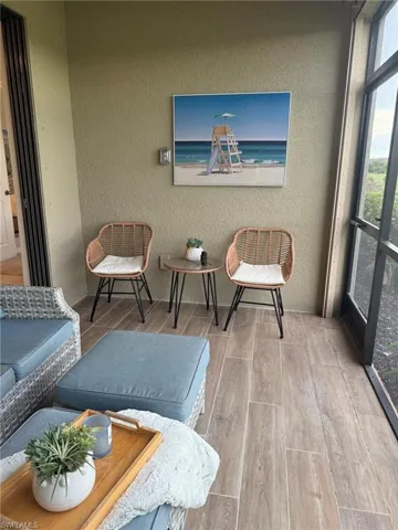 Private screened lanai