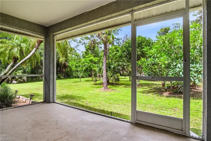 REAR HOUSE SCREENED BALCONY WITH NATURE VIEWS!