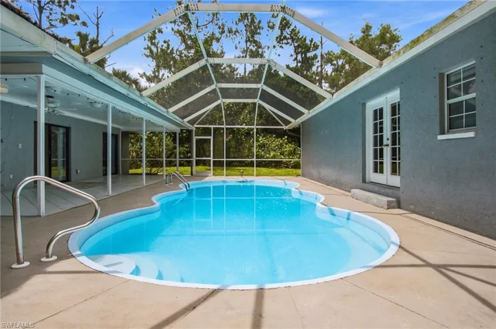 TWO SINGLE-FAMILY HOMES + LARGE COURTYARD POOL + 960 SQ FT WORKSHOP/DETACHED GARAGE + SHED/STABLE PREVIOUSLY USED FOR HORSES!