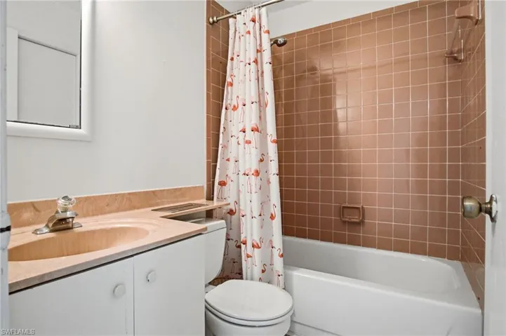 FRONT HOUSE FULL BATH