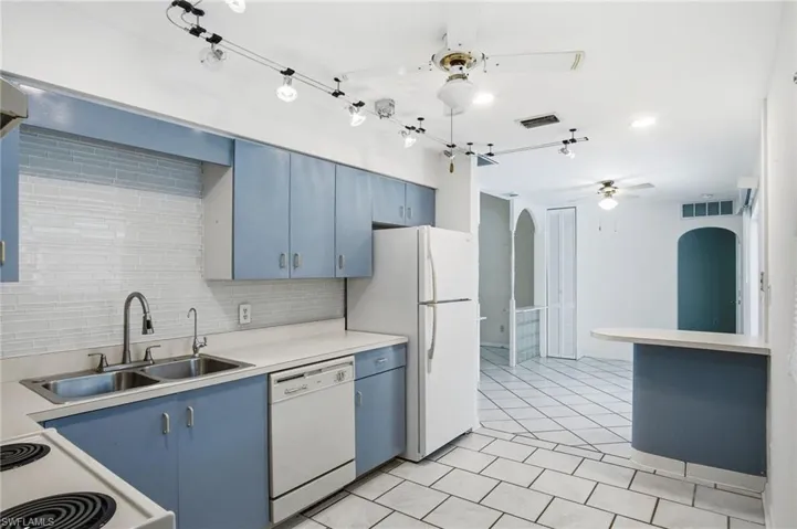FRONT HOUSE KITCHEN