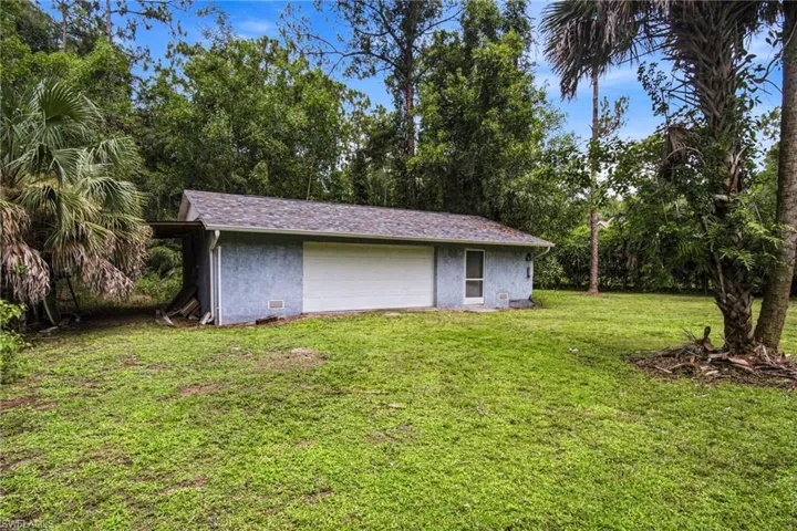 960 sq ft WORKSHOP/DETACHED GARAGE