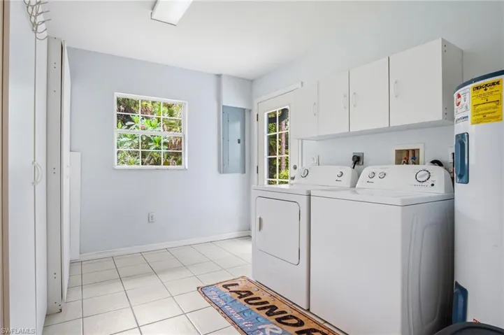 REAR HOUSE, SPACIOUS LAUNDRY ROOM