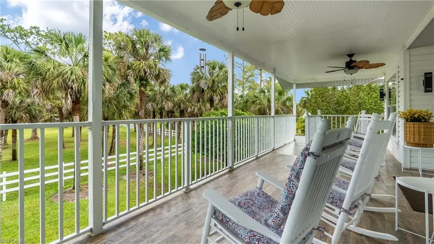Sunroom / solarium with ceiling fan