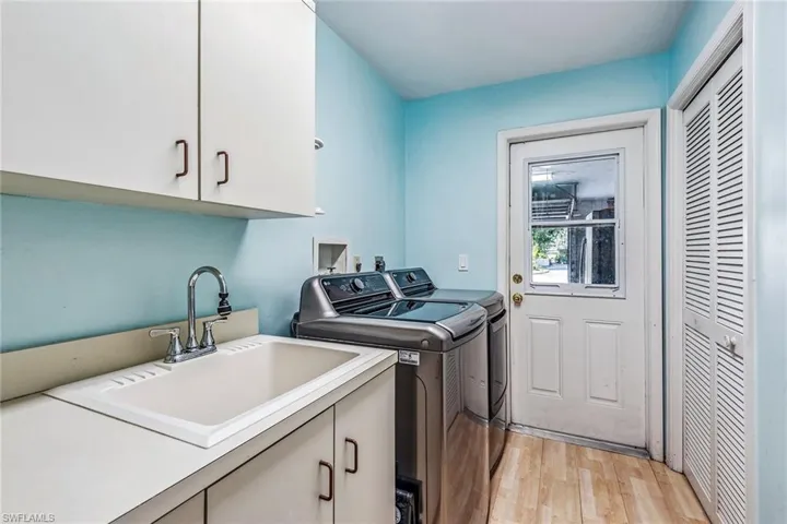 2208  Regal  WAY, Naples, FL 34110