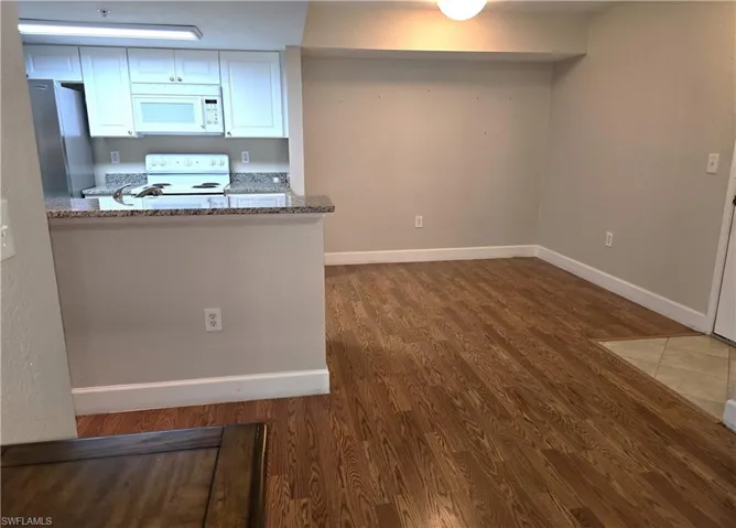 Laminate floor in entry, dining, living & hallway.