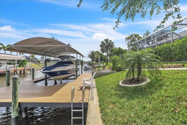 Composite deck featuring Canopy, 8000 pound lift and captains walk
