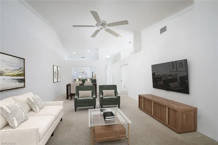 8043  San Vista  CIR, Naples, FL 34109