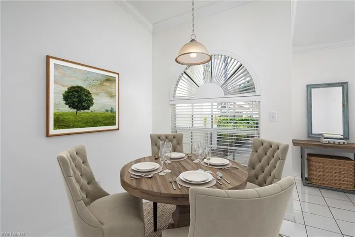 8043  San Vista  CIR, Naples, FL 34109