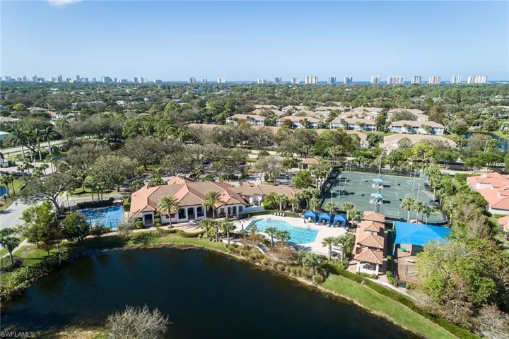 8043  San Vista  CIR, Naples, FL 34109