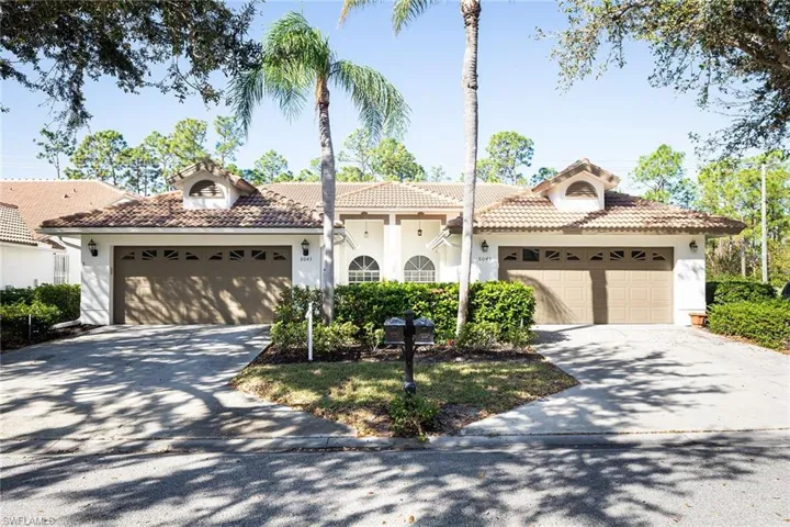 8043  San Vista  CIR, Naples, FL 34109