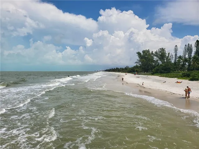 49 High Point Cir S 102, Naples, Florida 34103