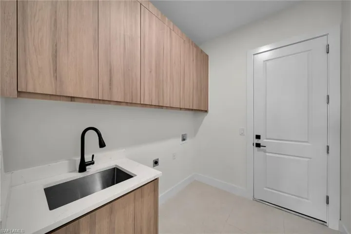 2127 Ne 1st Ter, Cape Coral, Florida 33909
