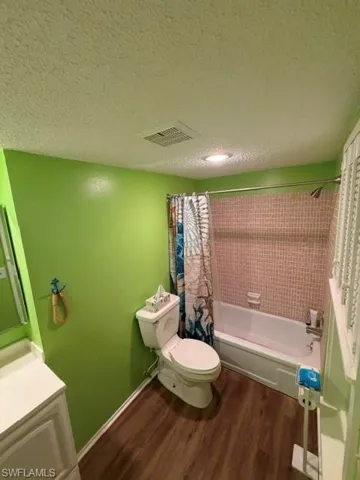 bath tub in guest bathroom