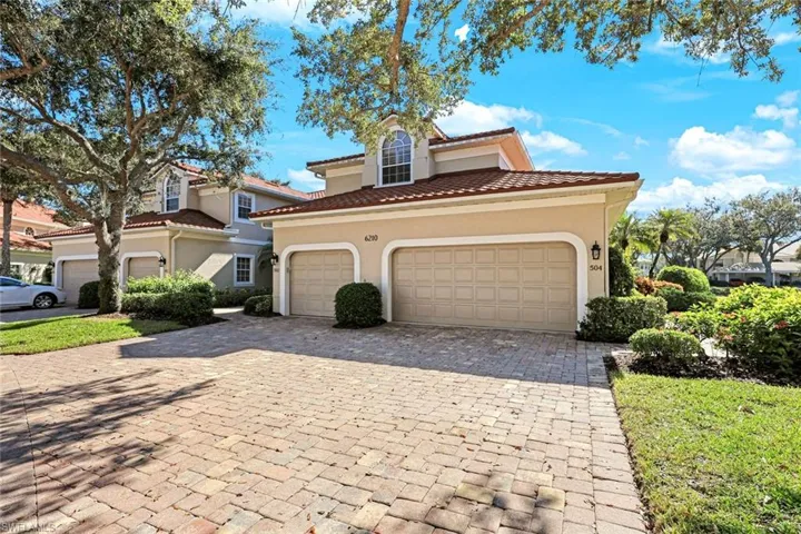 6210  Reserve  CIR, Naples, FL 34119