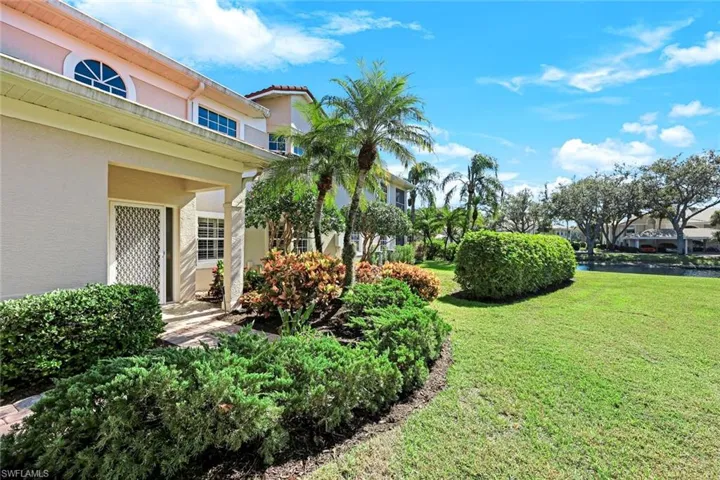 6210  Reserve  CIR, Naples, FL 34119