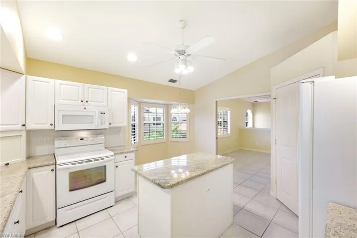 6210  Reserve  CIR, Naples, FL 34119