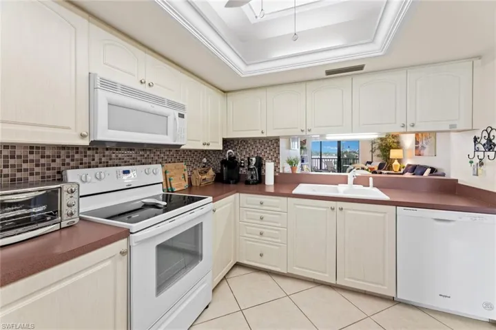 Tiled backsplash kitchen overlooking the Great Room.