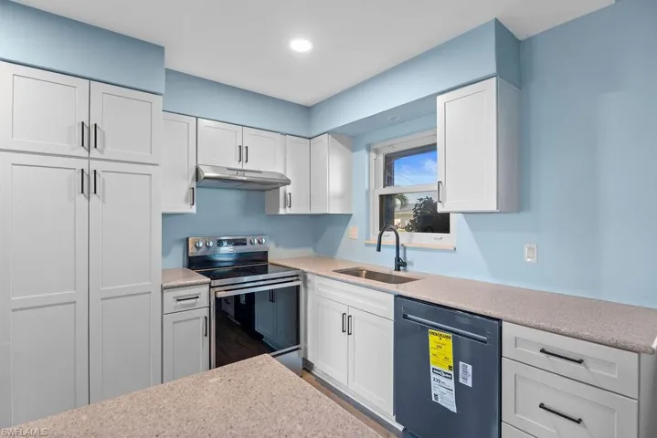 2504 Bayshore Dr, Matlacha, Florida 33993