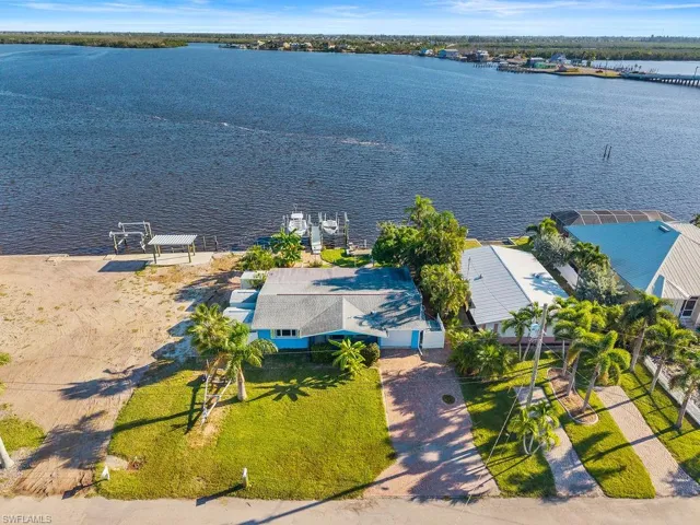 2504 Bayshore Dr, Matlacha, Florida 33993
