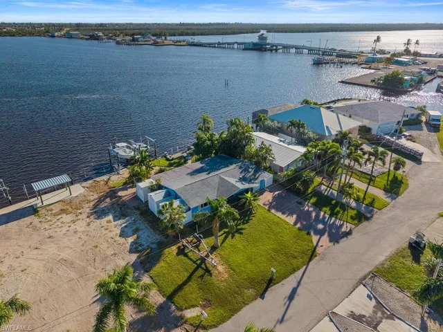 2504 Bayshore Dr, Matlacha, Florida 33993
