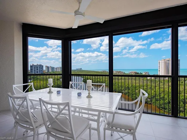 Lanai Dining