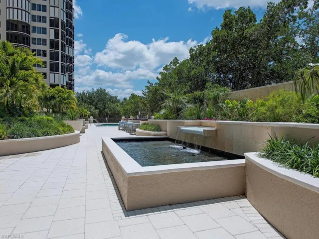 Toscana Pool Patio