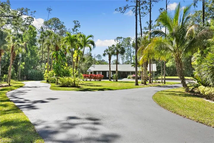 5770  Shady Oaks  LN, Naples, FL 34119
