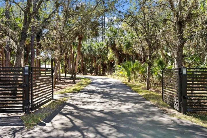 5770  Shady Oaks  LN, Naples, FL 34119