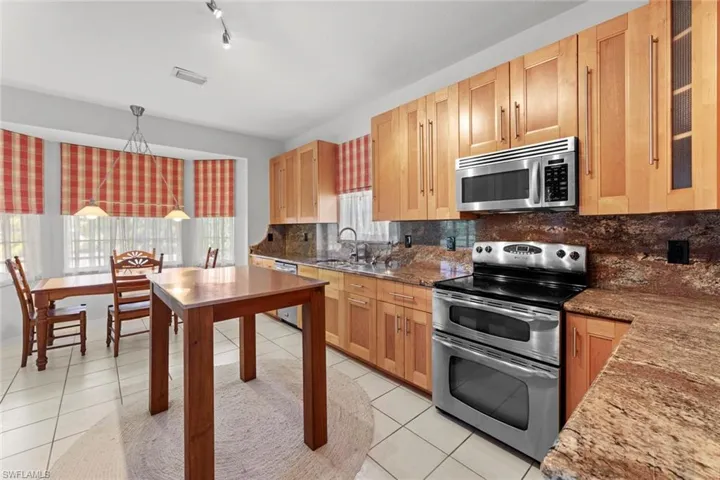 Kitchen w/wood cabinetry