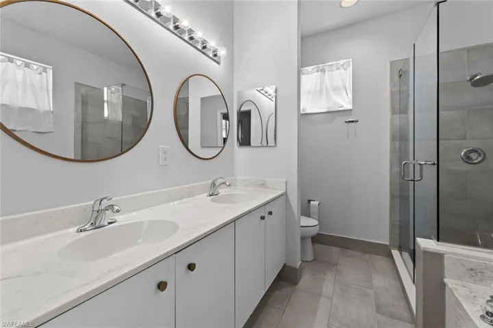 Dual sinks in master bath