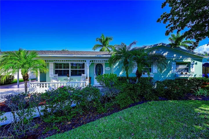 1247 Royal Palm DR, NAPLES FL 34103