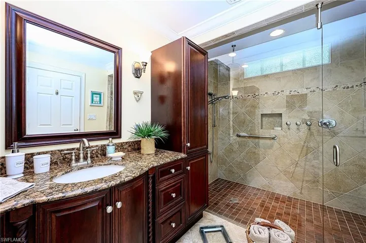 1247 Royal Palm DR, NAPLES FL 34103