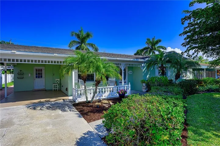 1247 Royal Palm DR, NAPLES FL 34103