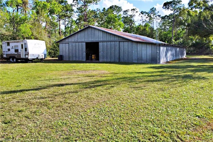 View of yard featuring an outdoor structure