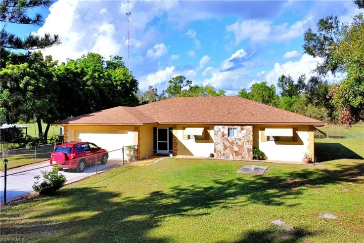 View of front facade with a front lawn and a garage