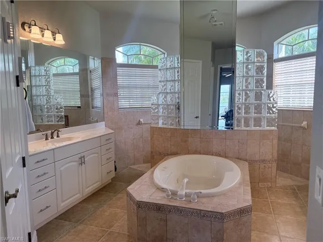 1028 Hancock Bridge Pkwy, Cape Coral, Florida 33990