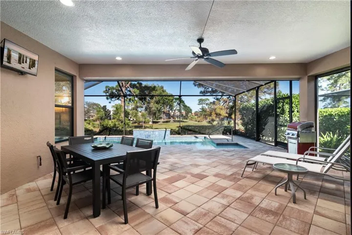 OUTDOOR LIVING AREA