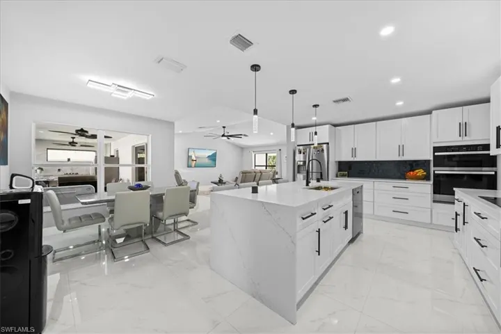 4216 Ne 20th Pl, Cape Coral, Florida 33909