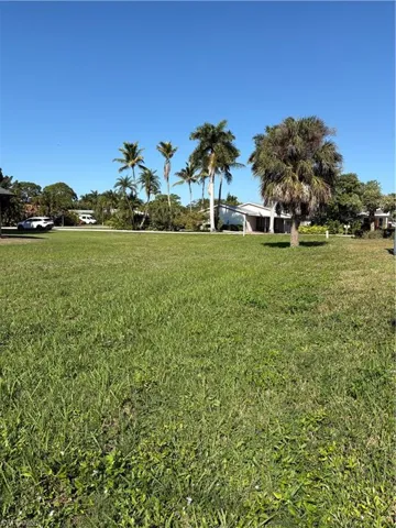 1.5 Miles to Barefoot Beach