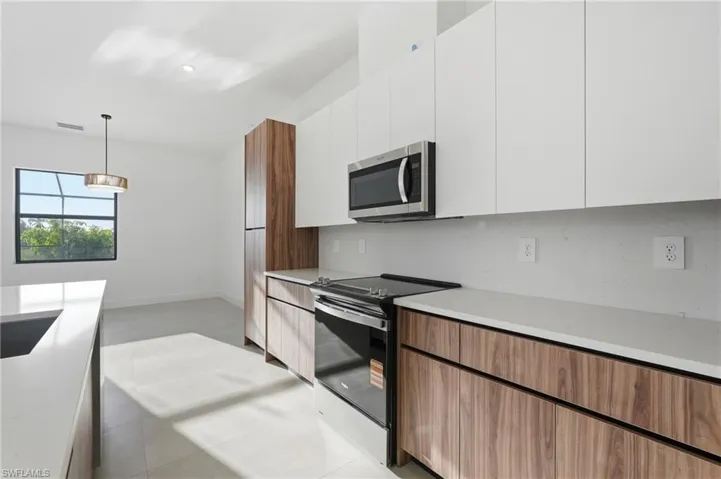 2305 Sw 15th Pl, Cape Coral, Florida 33991